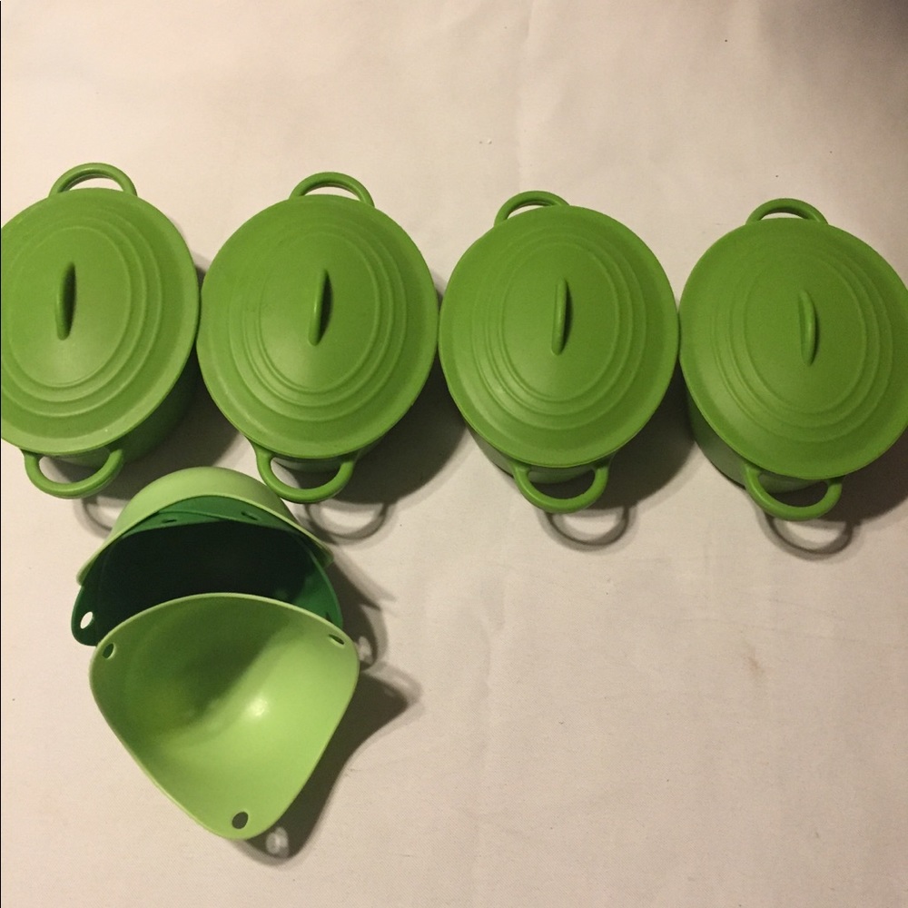 Set of 4 steaming pot with egg pouchers